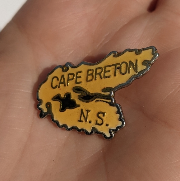 Cape Breton Nova Scotia enamel pin geographic map outline - Picture 3 of 4